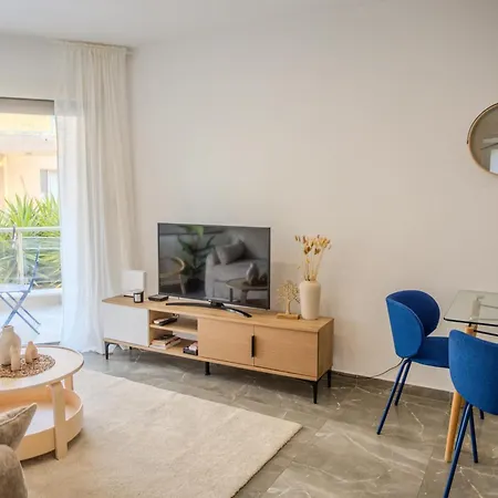 Apartment H&o Sea Breeze Boutique Klorakas